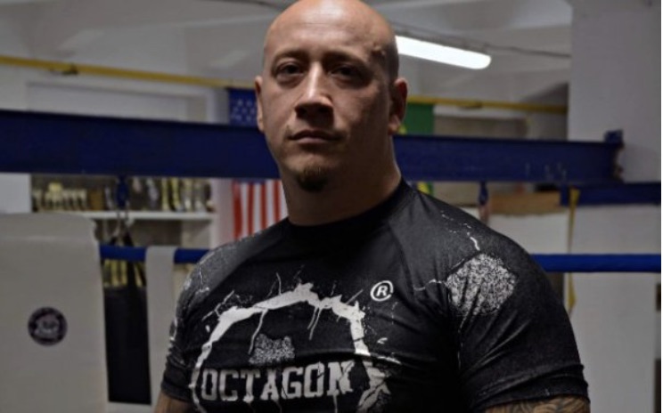 "La vaporizzazione del CBD aiuta il mio corpo a rigenerarsi meglio", dice il wrestler Dusan Pala "La vaporizzazione del CBD aiuta il mio corpo a rigenerarsi meglio", dice il wrestler Dusan Pala